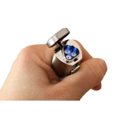 Luxury triple jet lighter