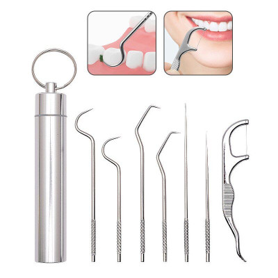 Zestaw metalowych wykałaczek w etui